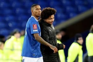 上阵父子兵？阿什利-扬儿子加入伊镇U21，父子二人有望并肩作战