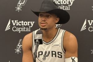 凯尔登：对于年轻人我更像是哥哥不是导师 他们都是我的兄弟