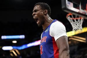 差点两双!杜伦半场6中5高效拿下10分9板1助1断1帽